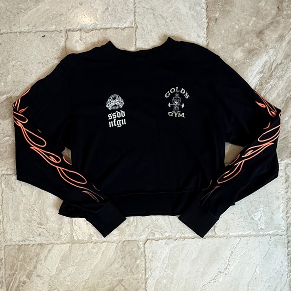 NWOT Darc Sport Cropped Black Gold's Gym Orange Flame Long-Sleeve Tee (Size M) - Picture 1 of 6